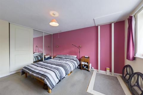22a Kersey Drive, South Croydon, CR2 8SX