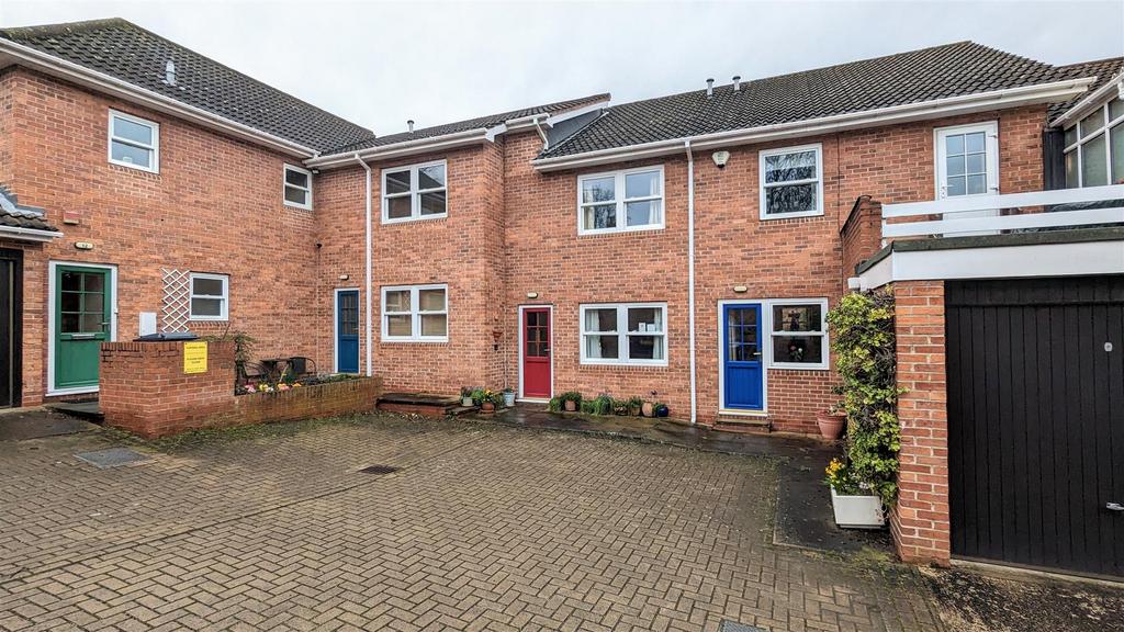 Albion Street, York, YO1 6HJ 2 bed terraced house £300,000