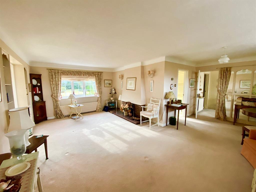 Hawthorne Drive, Willaston, Cheshire, CH64 1TH 2 bed detached bungalow