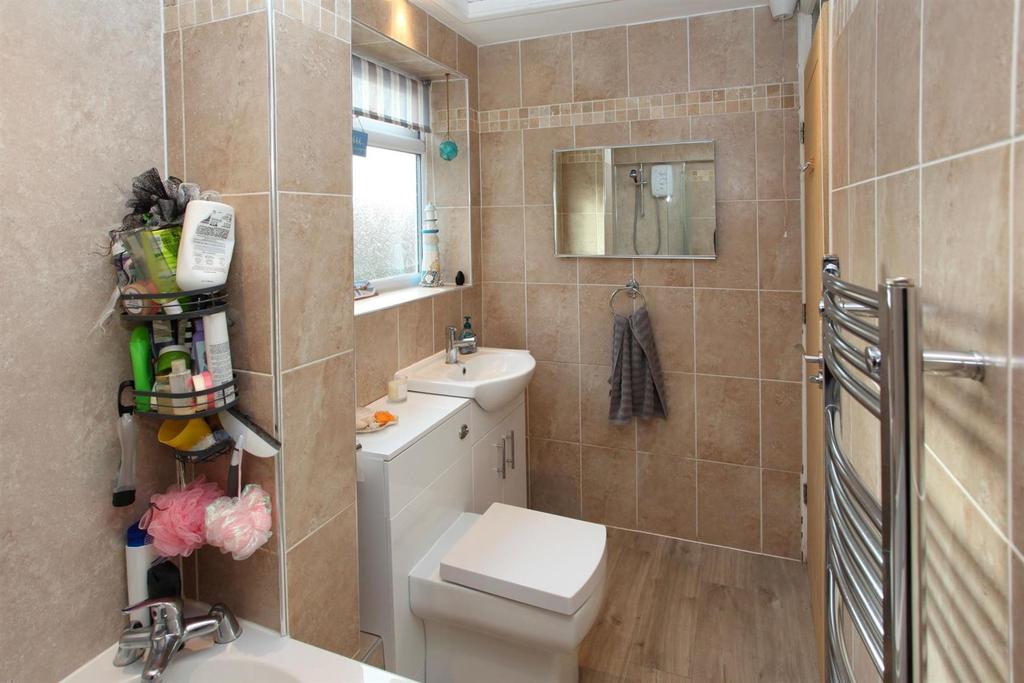 Bathroom 2.JPG
