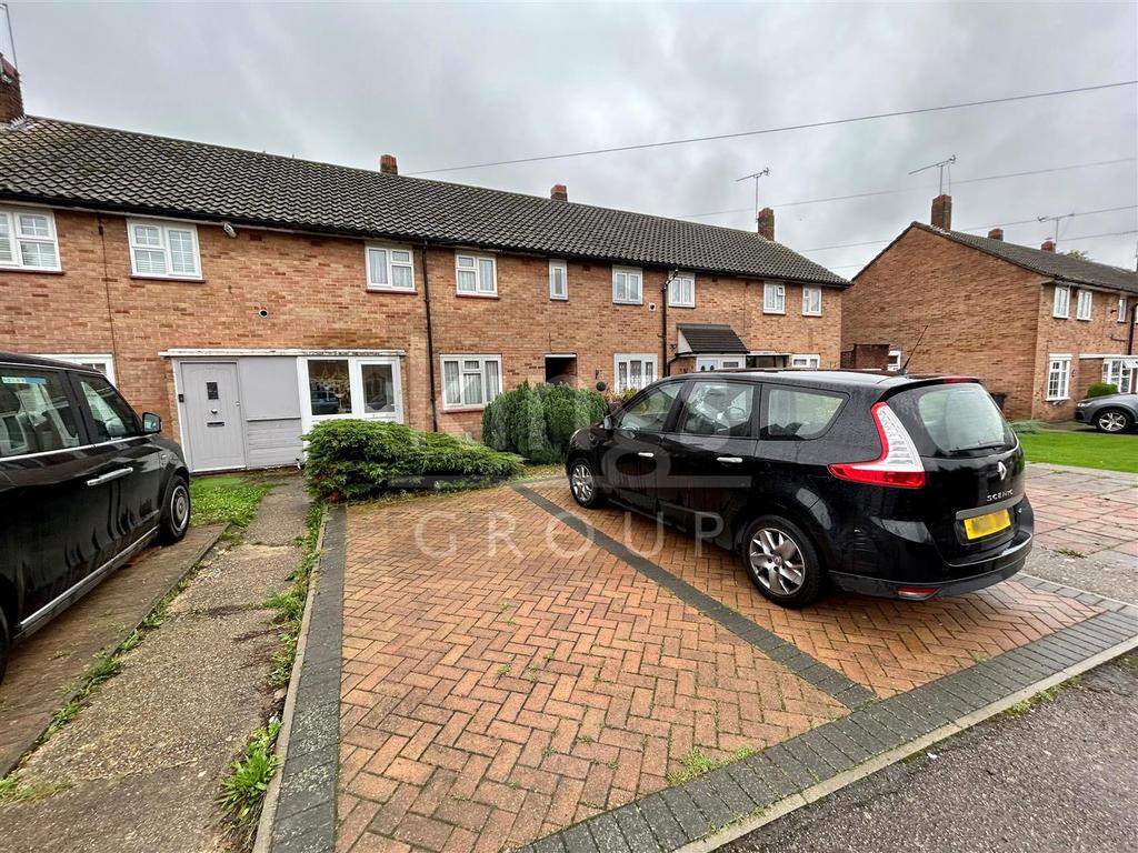Beechfield Walk, Waltham Abbey 3 bed terraced house £375,000