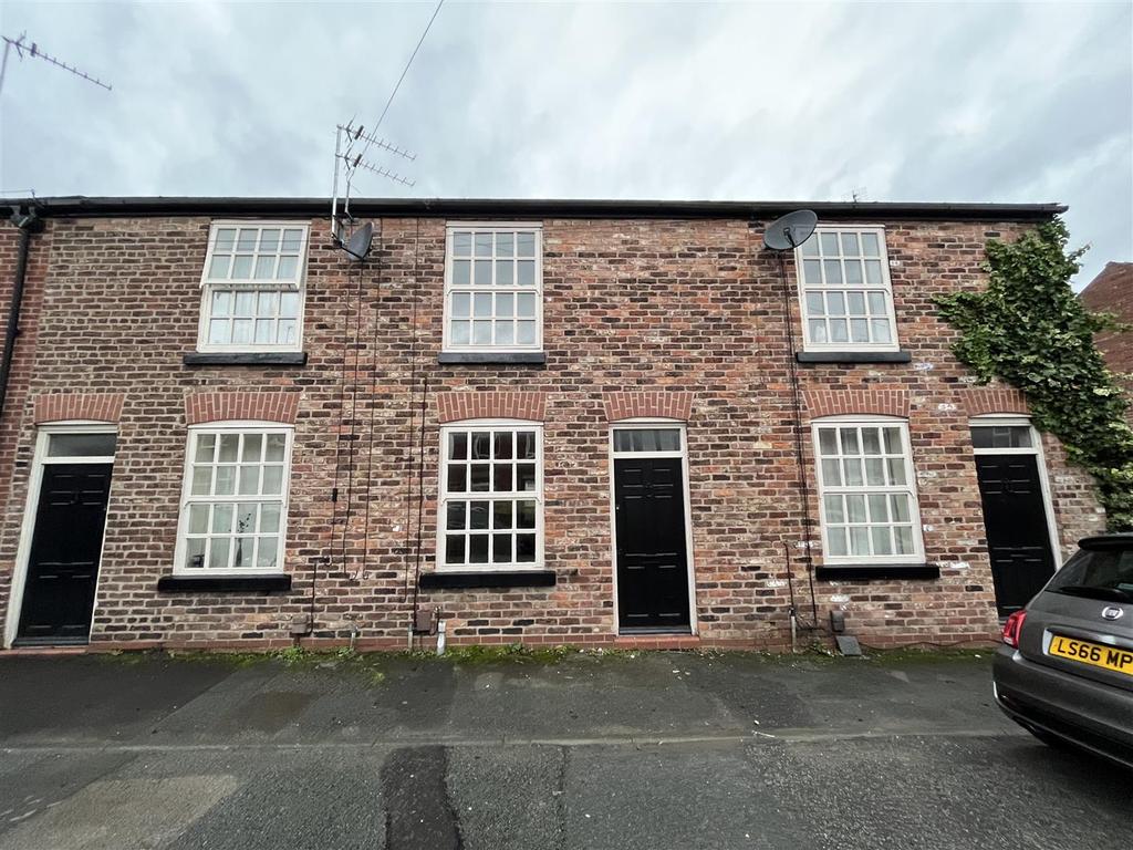 Peter Street, Macclesfield 2 bed terraced house £695 pcm (£160 pw)
