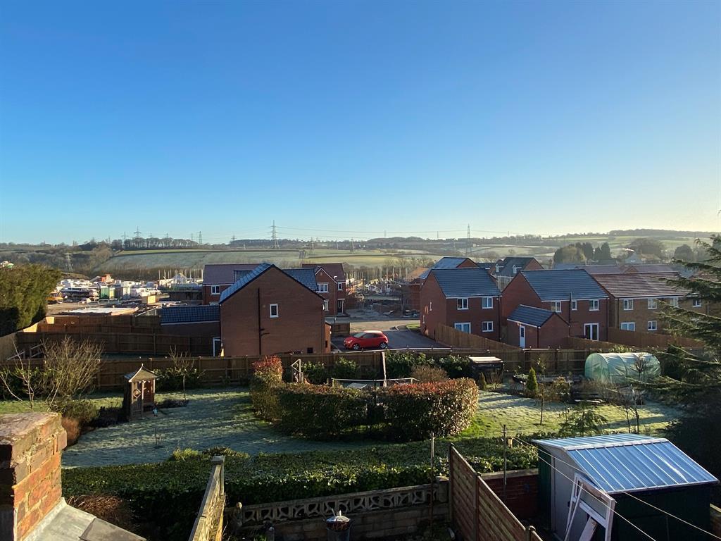 Mansfield Road, Winsick, Hasland, Chesterfield, S41 0JG 2 bed terraced