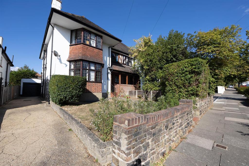 Crosby Road, WestcliffOnSea 4 bed semidetached house £700,000