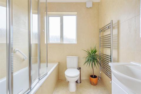 27 Wallace Crescent, Carshalton, SM5 3SU