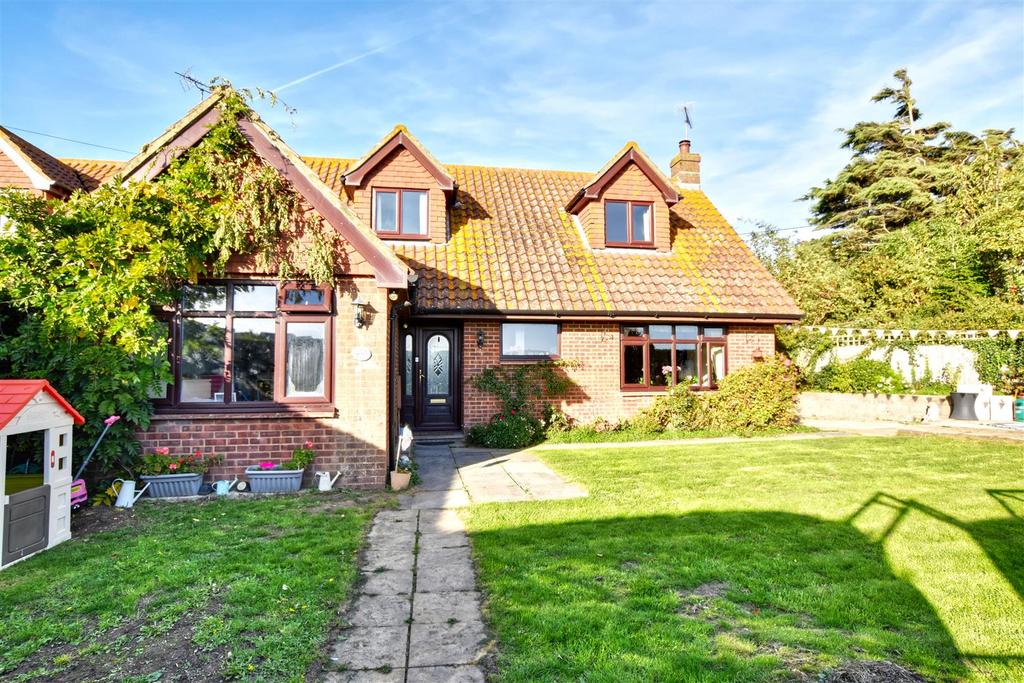 Smeatons Lane, Winchelsea Beach, Winchelsea 4 bed detached house £595,000
