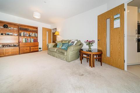 2 bedroom apartment for sale, London Road, Knebworth