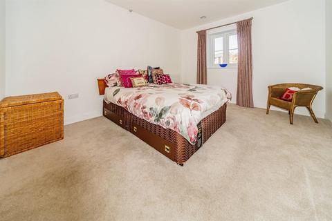 2 bedroom apartment for sale, London Road, Knebworth