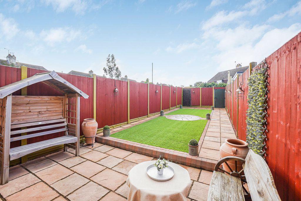Livingstone Road, Gillingham ME7 2EL 3 bed terraced house £280,000
