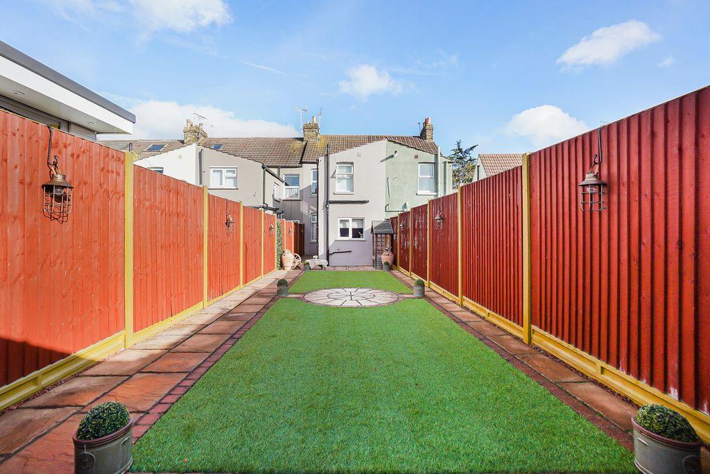 Livingstone Road, Gillingham ME7 2EL 3 bed terraced house £280,000