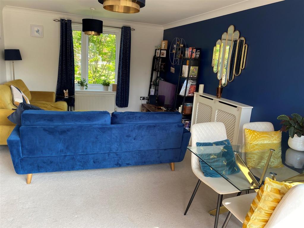 Lounge Dining Area