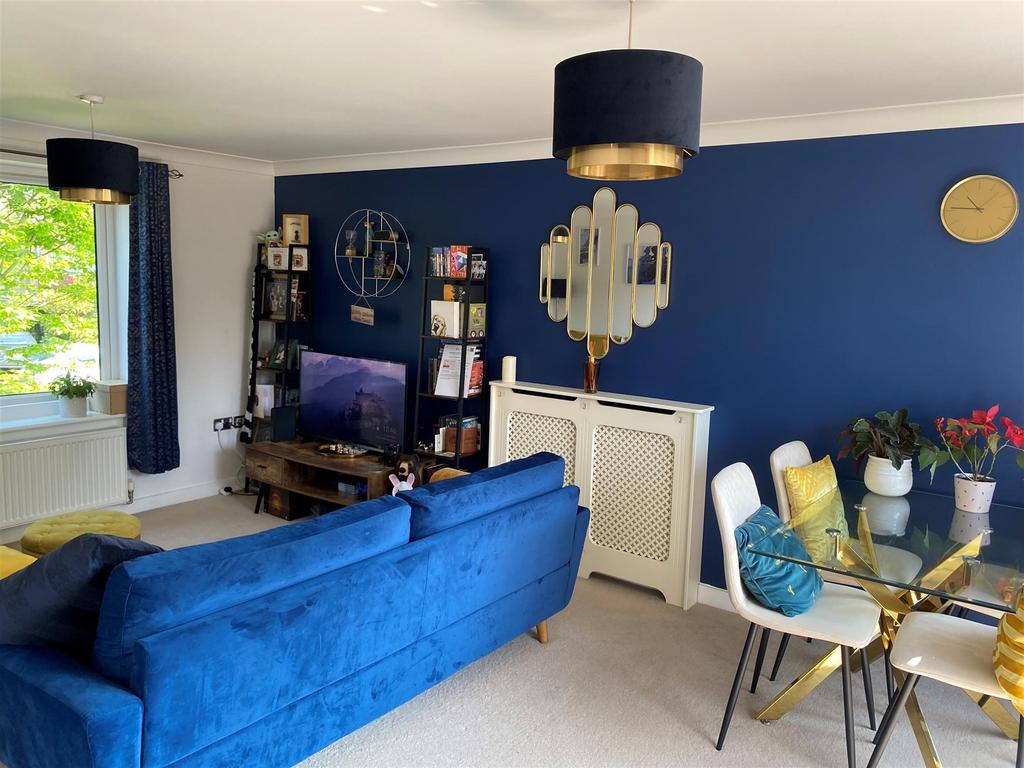Lounge Dining Area