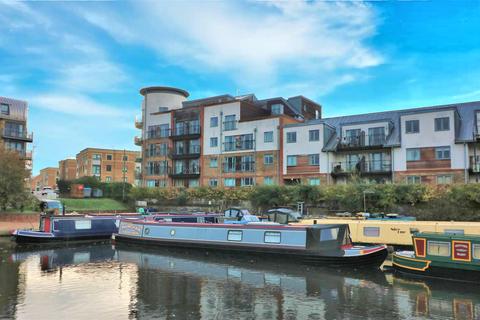 2 bedroom flat for sale - The Waterfront, Hertford