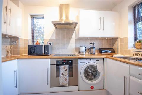 2 bedroom semi-detached house for sale - Rembrandt Grove, Springfield, Chelmsford