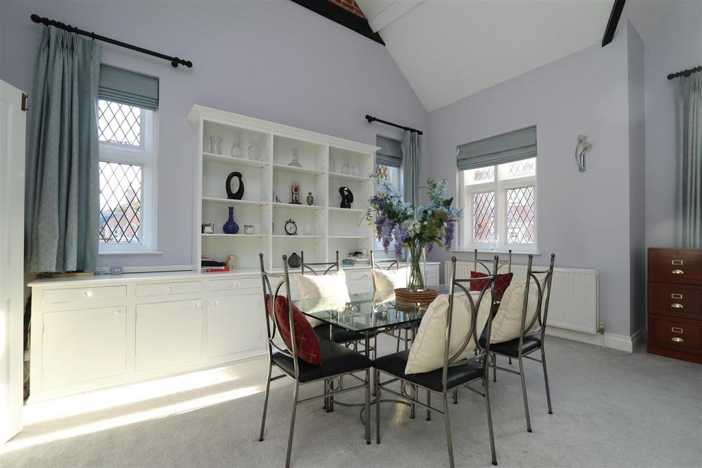 Living/dining room