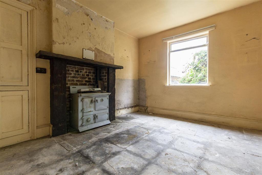 Station Road, Eckington, Sheffield 4 bed detached house for sale £185,000