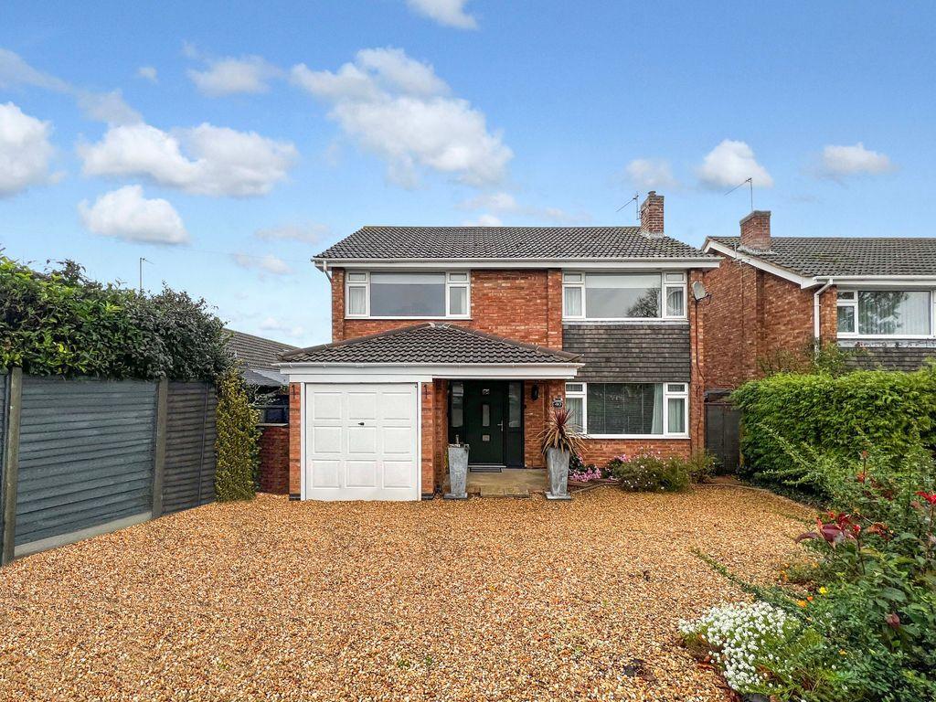 Welland Way, Oakham LE15 6SL 5 bed detached house £400,000