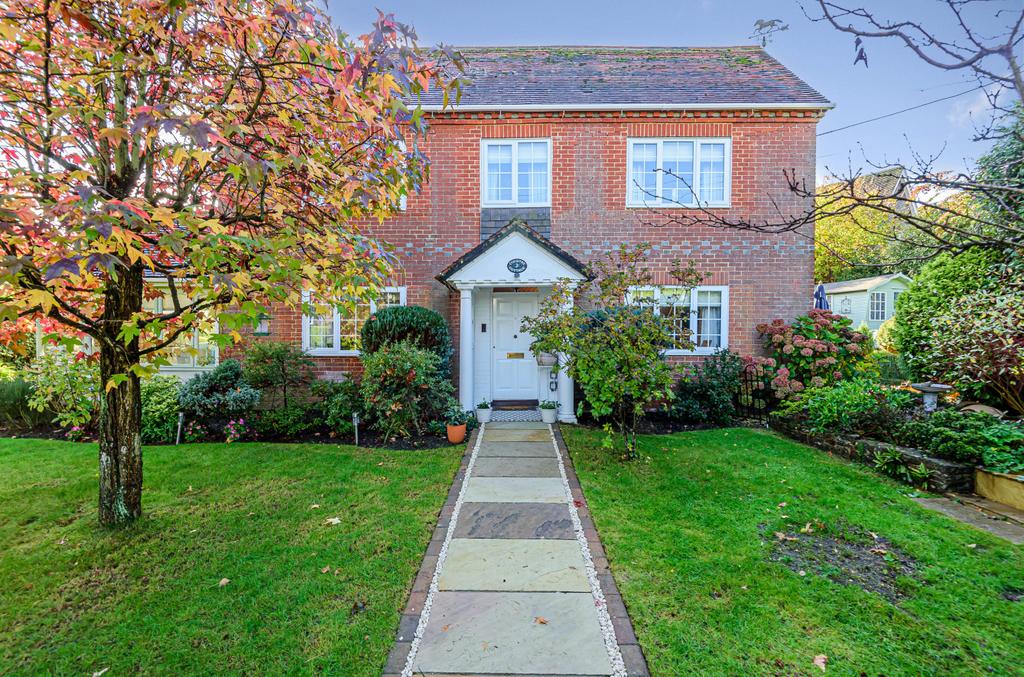 Romsey Road, Whiteparish, Salisbury, Wiltshire, SP5 3 bed detached