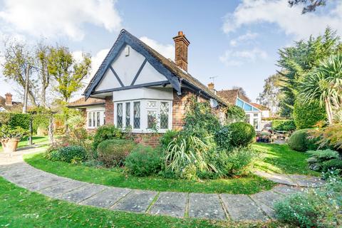 4 bedroom detached house for sale, Woodside Road, Amersham