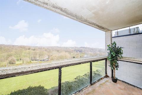 2 bedroom flat for sale - Lake View Court, Roundhay, Leeds