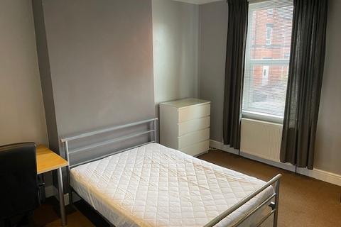 3 bedroom house to rent, Quarry Mount Street, Leeds