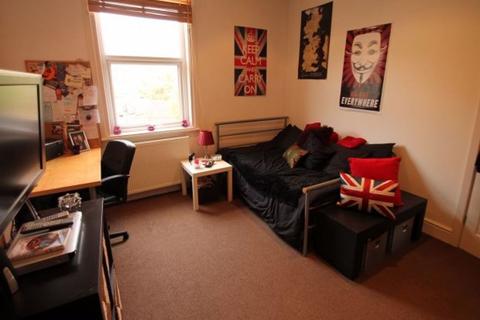 3 bedroom house to rent, Quarry Mount Street, Leeds