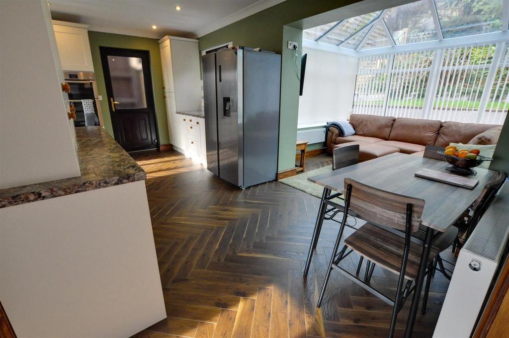 Mumbles Head Park, Pembrey, Burry Port 5 bed detached house £500,000