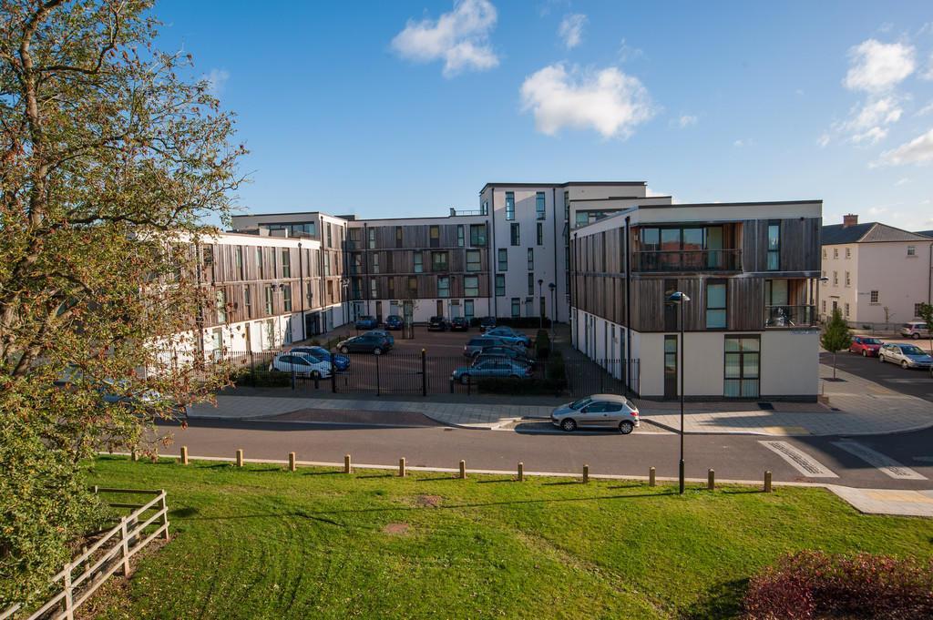 High Street, Upton, Northampton NN5 2 bed apartment £875 pcm (£202 pw)
