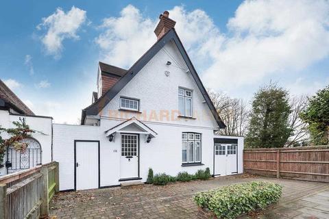 3 bedroom detached house for sale - Victoria Road, Mill Hill