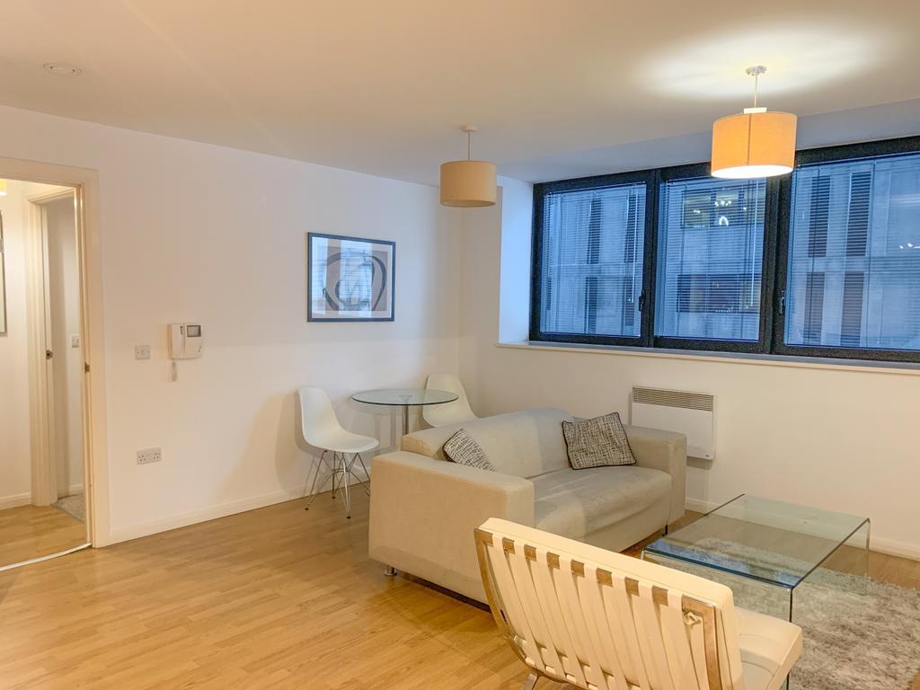 11 Mann Island, Liverpool... 1 bed flat - £875 pcm (£202 pw)