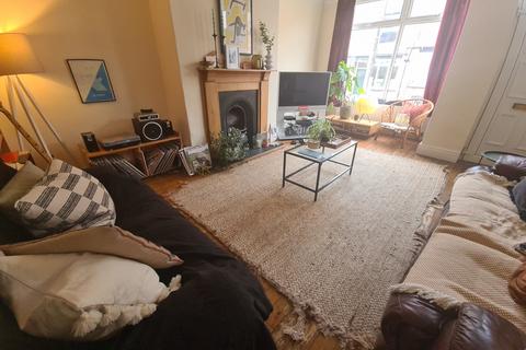 3 bedroom house to rent, Village Place, Leeds