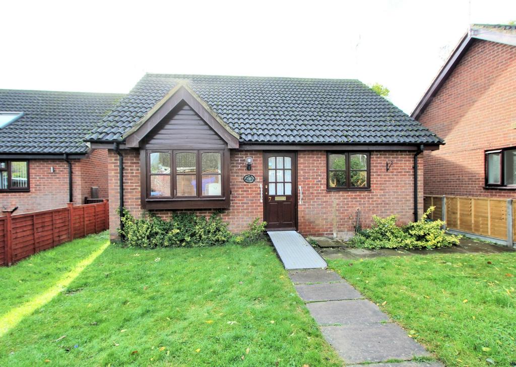 Garden Close, Woolmer Green, Hertfordshire, SG3 2 bed bungalow for sale