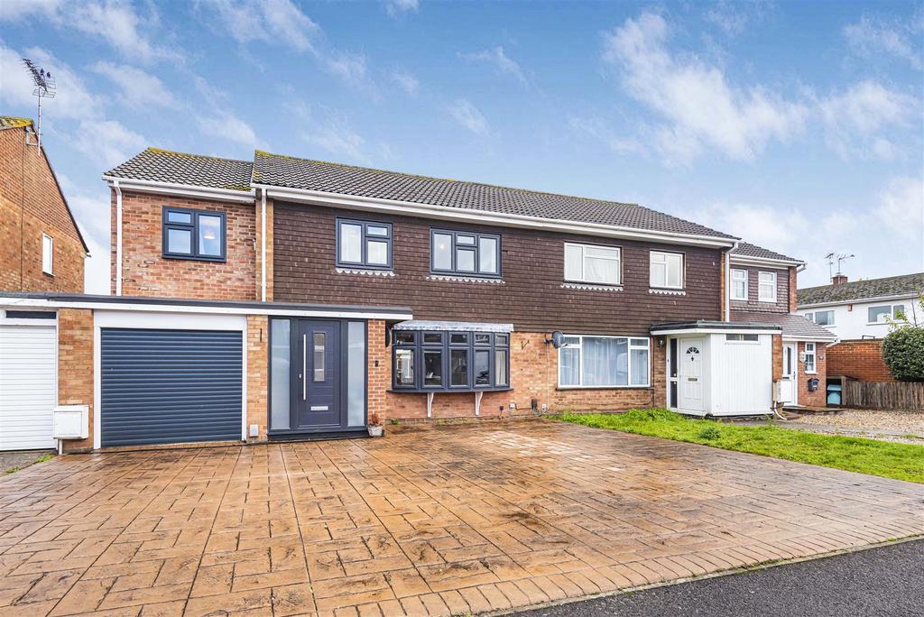 Welford Road, Woodley, Reading 4 bed semidetached house for sale £510,000