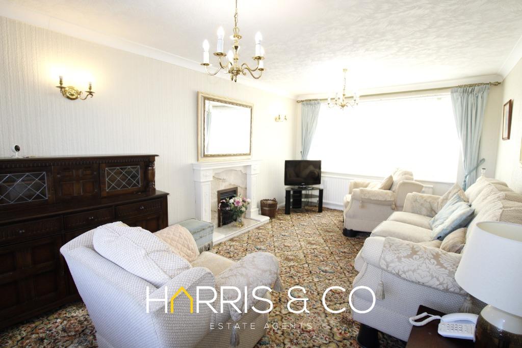 Larkholme Parade, Fleetwood, FY7 3 bed detached house £235,000