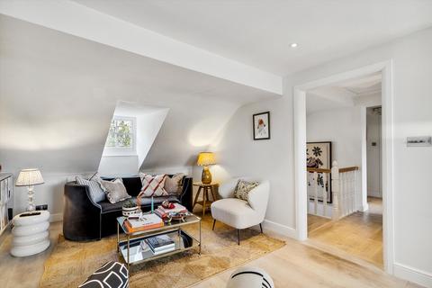 2 bedroom flat for sale - Westbridge Road, London, SW11