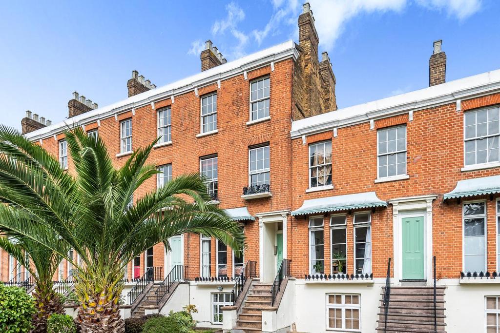 Clifton Crescent, Peckham 2 bed flat £450,000