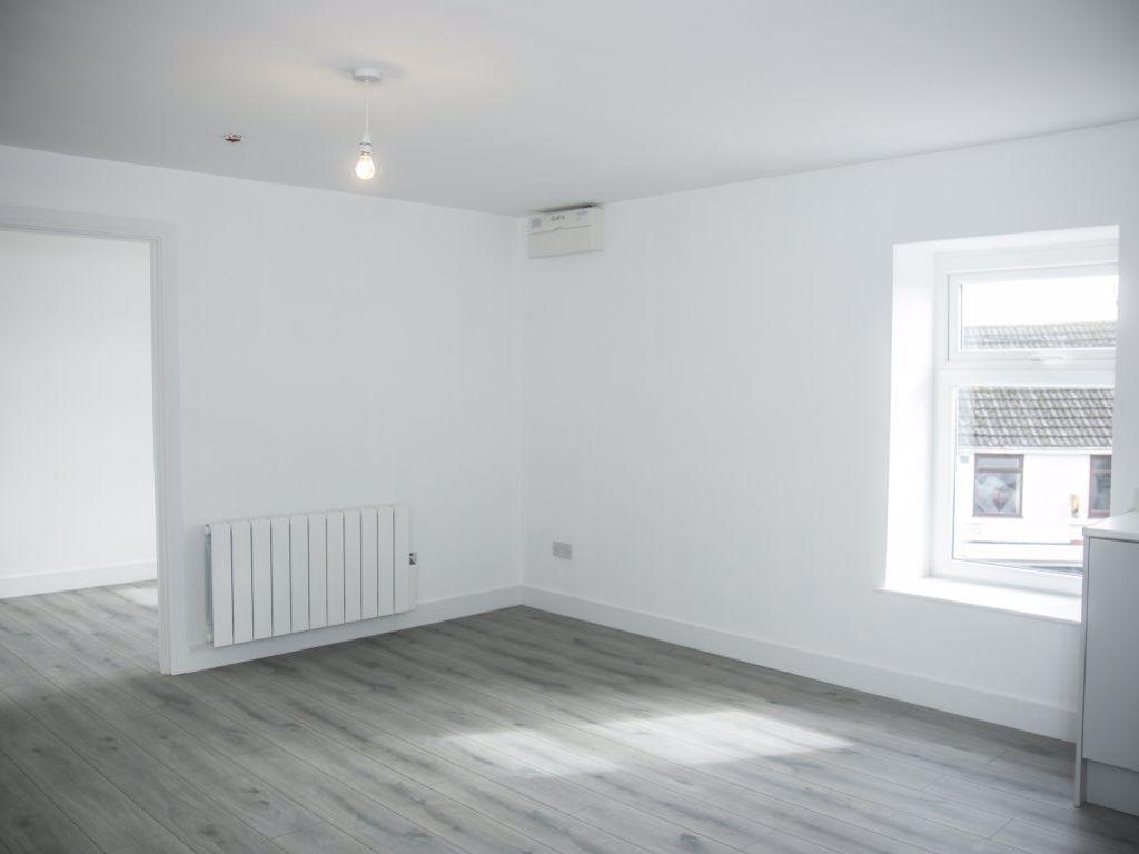 Eagle Inn, Brynna 2 bed apartment £675 pcm (£156 pw)