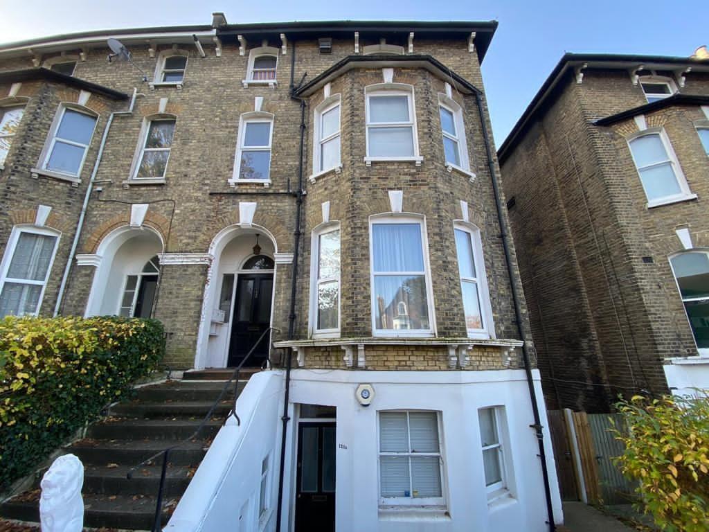 Burnt Ash Hill, Lee, London, SE12 0HT 2 bed apartment £1,500 pcm (£