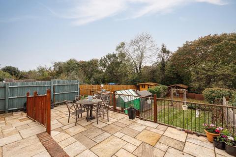 33 Donnington Road, Worcester Park, KT4 8EL