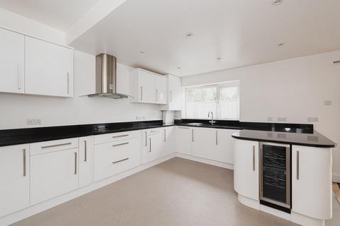 33 Donnington Road, Worcester Park, KT4 8EL