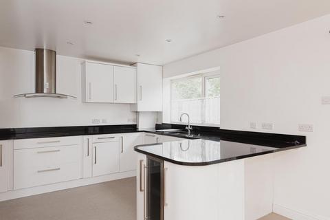 33 Donnington Road, Worcester Park, KT4 8EL