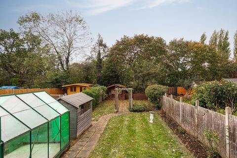 33 Donnington Road, Worcester Park, KT4 8EL