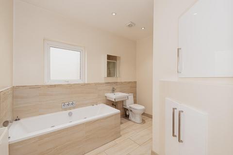 33 Donnington Road, Worcester Park, KT4 8EL
