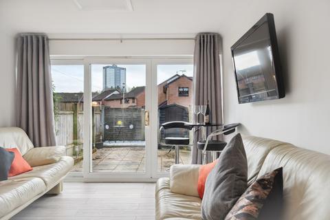 17 Millhouse Drive, Glasgow, G20 0UE