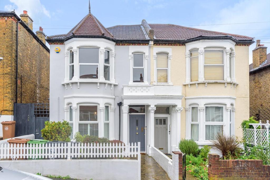 Peak Hill, Sydenham 2 bed flat £525,000