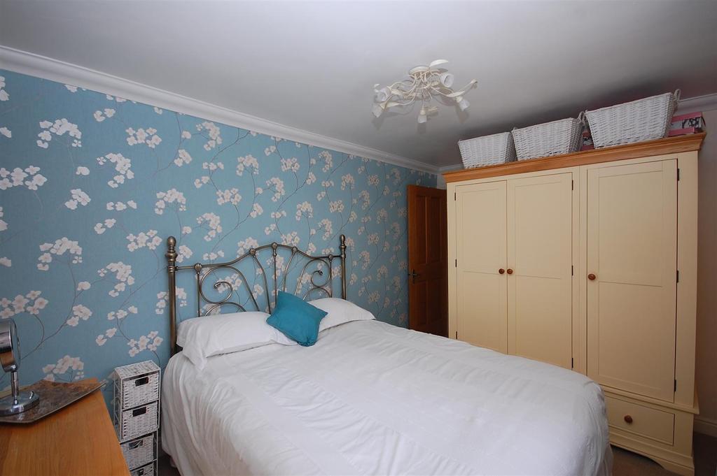 21pastureclose BED1 VIEW2.JPG