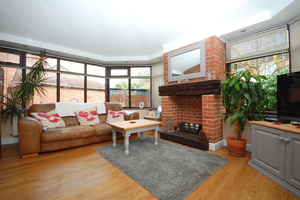 21pastureclose CONSERVATORY.JPG
