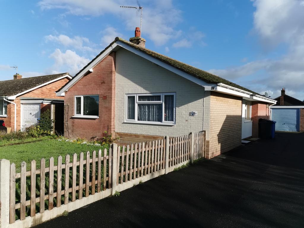 Highland Drive, Worlingham, Beccles, NR34 3 bed bungalow £875 pcm (£