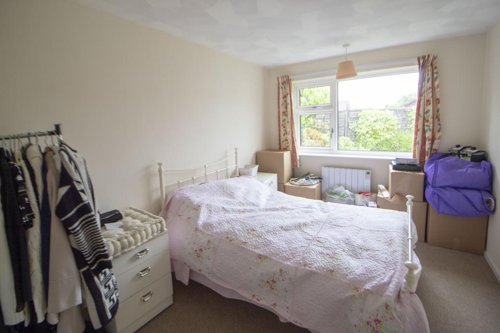 Highland Drive, Worlingham, Beccles, NR34 3 bed bungalow £875 pcm (£