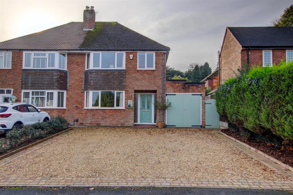 Castle Grove, Stourbridge 3 bed semidetached house for sale £385,000